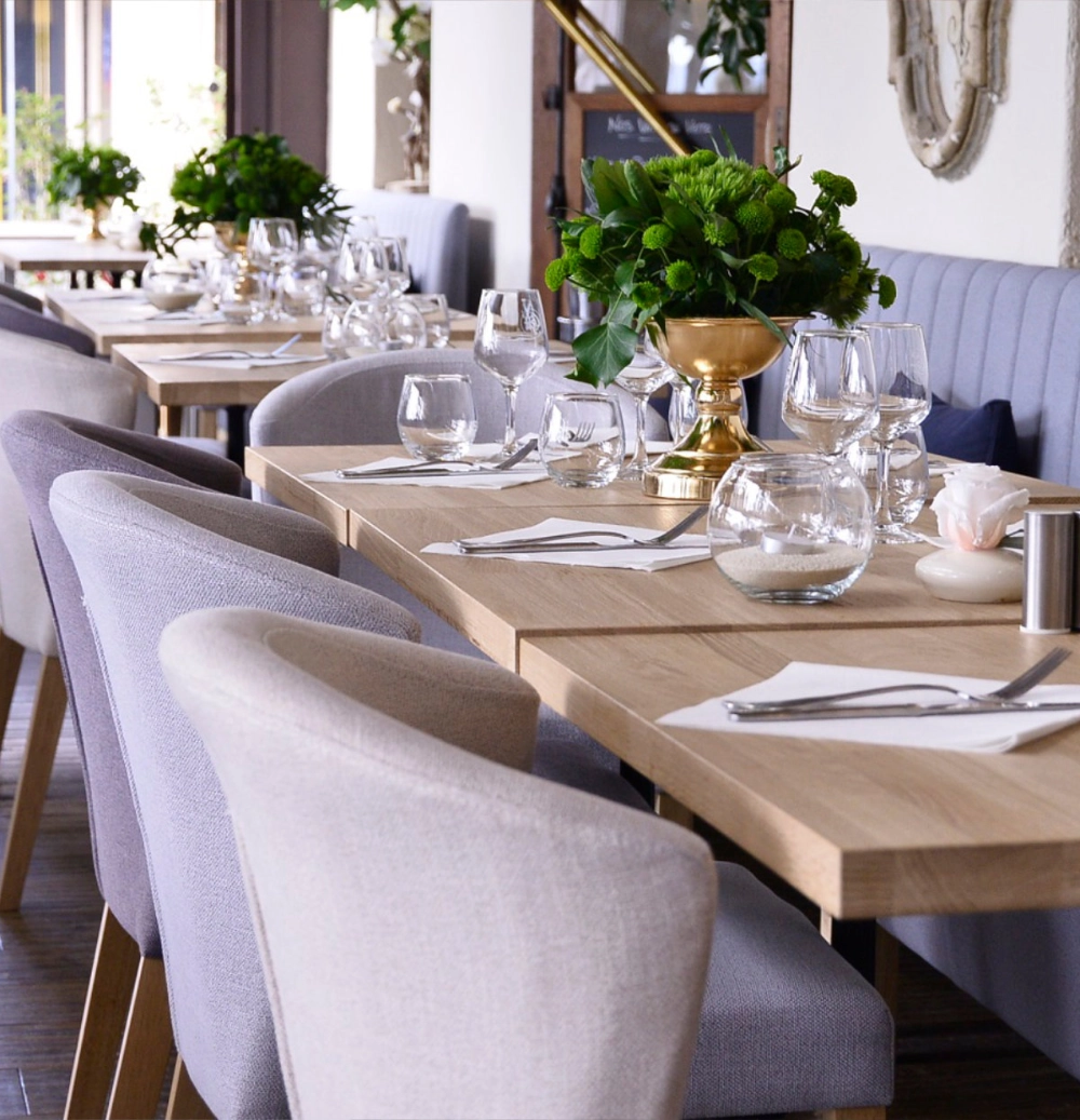 Privatisez Le Café de France, Ste Maxime, pour vos événements ! Salle de réception élégante du Café de France à Sainte-Maxime pour privatisation d'événements